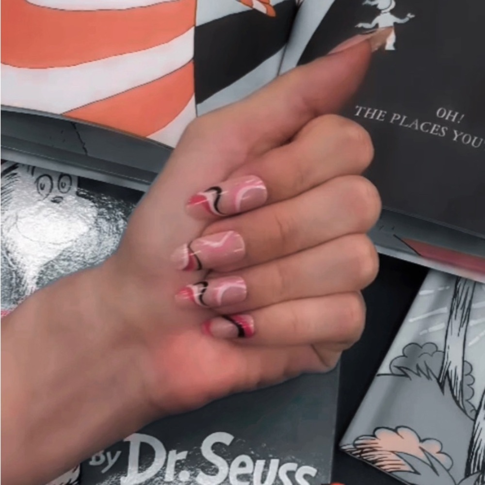 Chic Rounded Press-On Nails with Pink, Black & Fuchsia Swirls